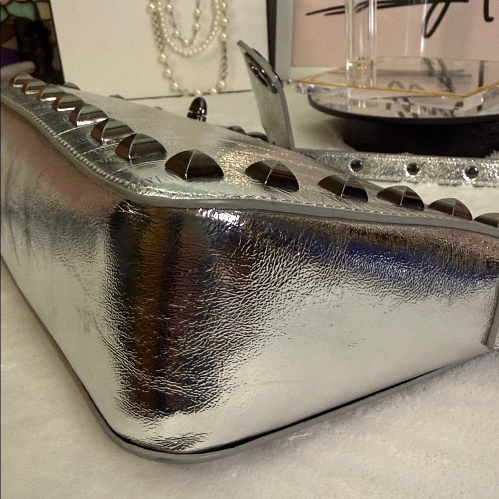 Sharif 1827 Metallic Silver Studded Leather Shoulder Bag - Picture 8 of 15
